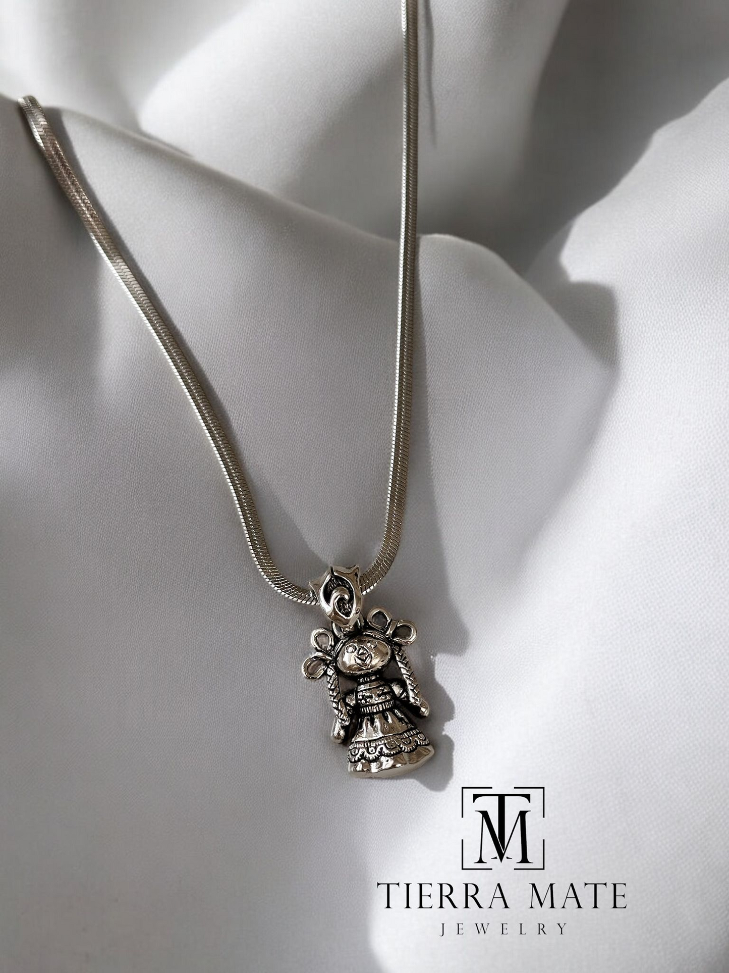 Collar Niña María