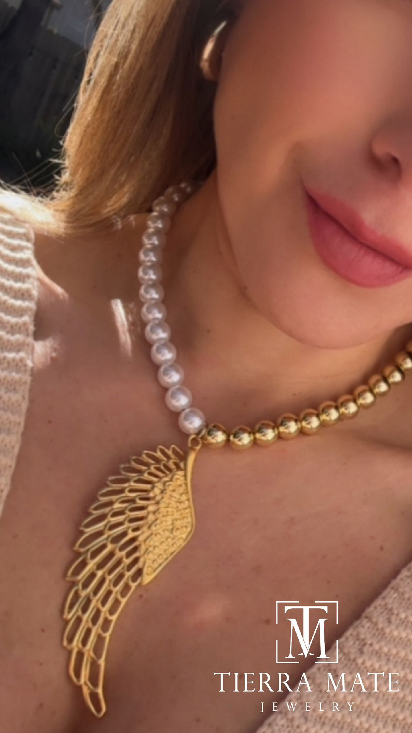 Collar Perla con Dorado Ala de Ángel